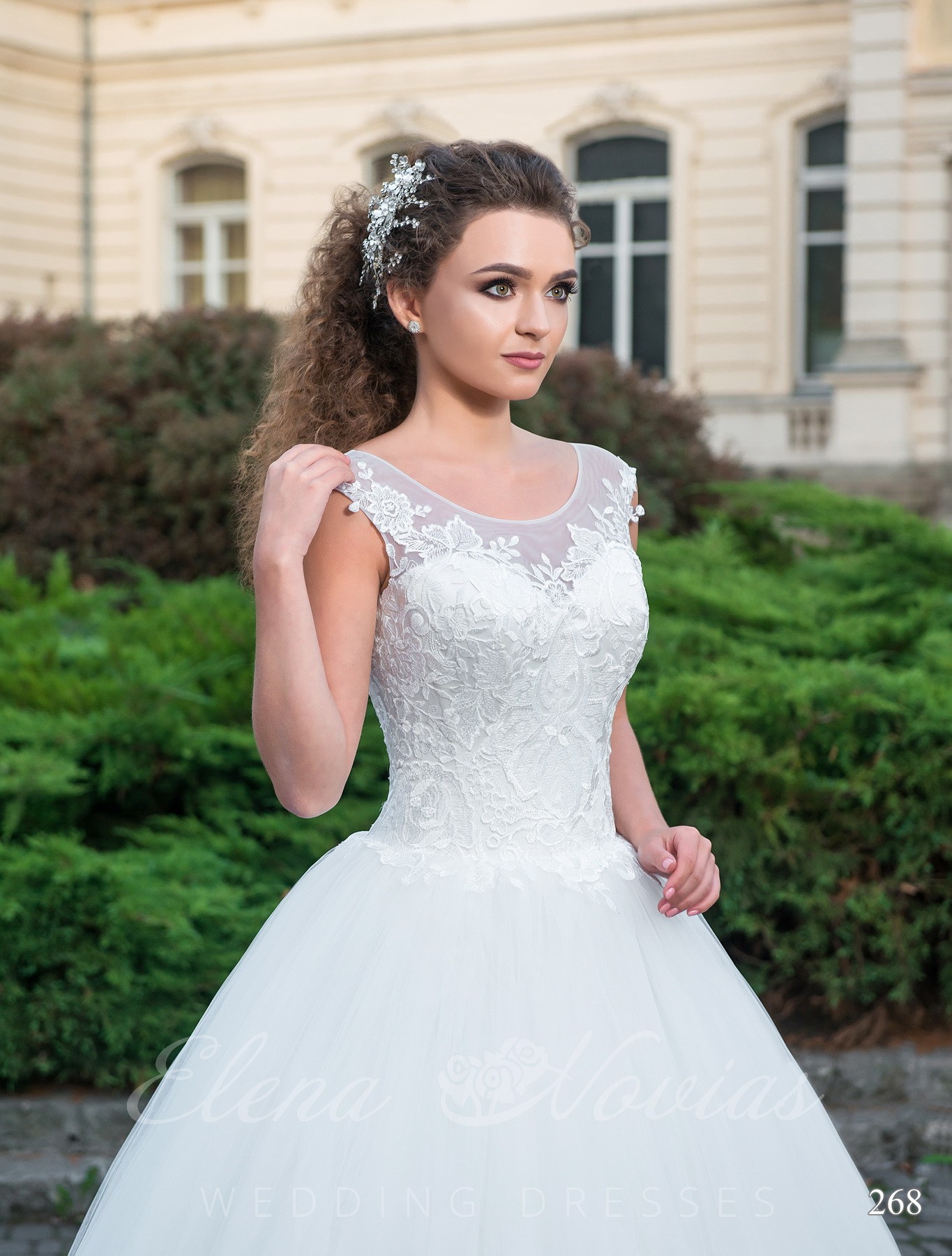 Beautiful wedding dress model 268